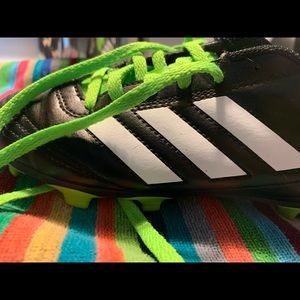 Kids SZ 3.5 Soccer cleats